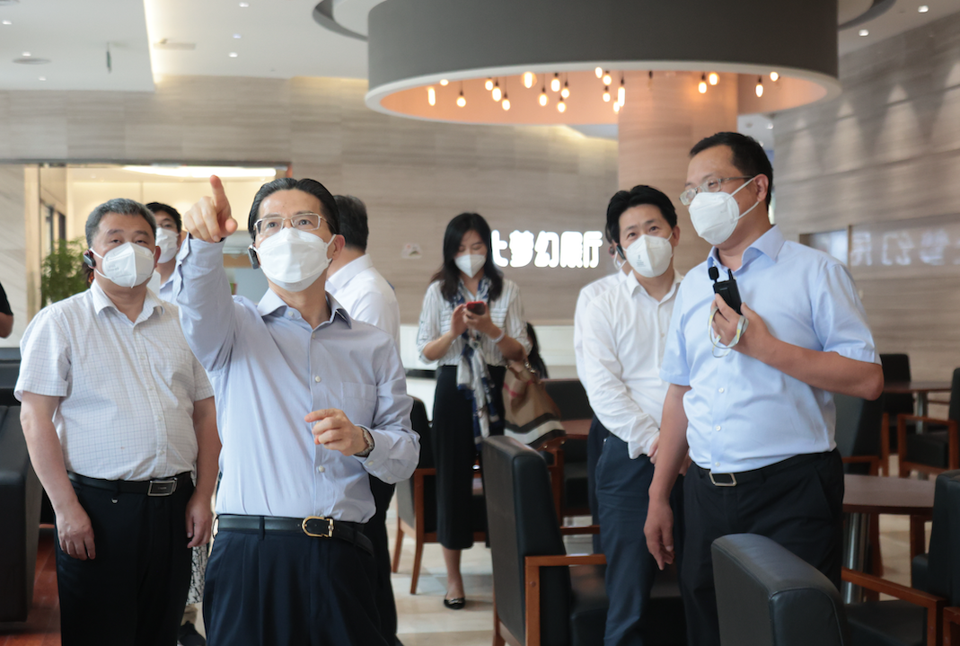 民建上海市委和松江区领导一行莅临尊龙凯时食品视察指导